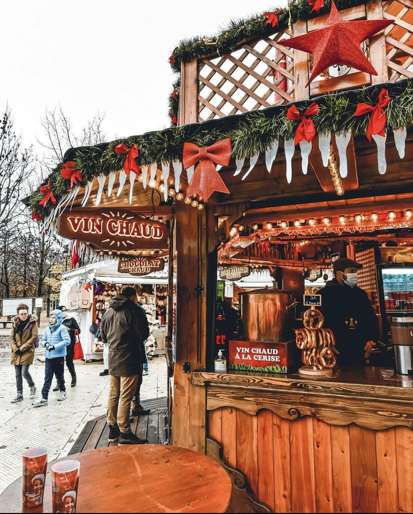 The Magic of Christmas in Paris - SnackMagic Blog