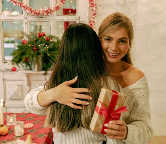 10 Housewarming Gift Ideas and Things to Consider When Choosing the Perfect Gift Hugs after receiving the most amazing gift