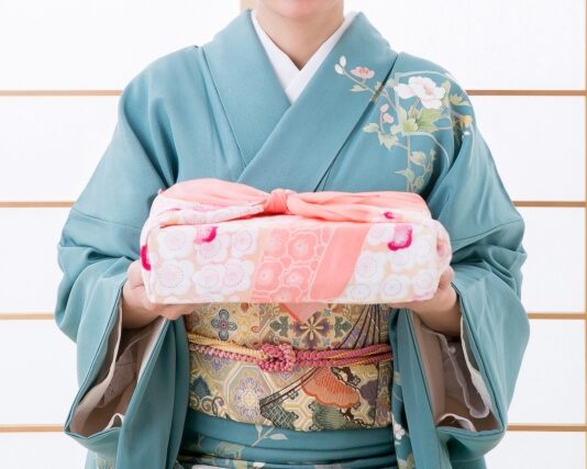 Ochugen and Oseibo: Gift Giving Tradition in Japan Gift giving tradition in Japan