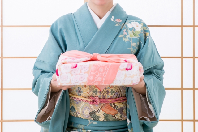 Japanese Gift Giving Tradition and Luxury Japanese Gifts -  JapanLivingGuide.net - Living Guide in Japan